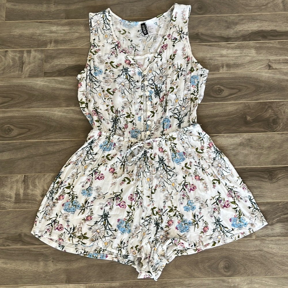 Divided by H&M white floral romper